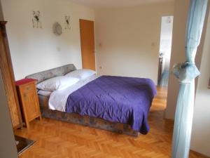 Łóżko lub łóżka w pokoju w obiekcie Guesthouse Kuća na šterne