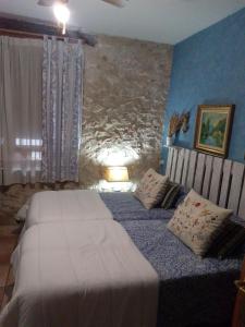Säng eller sängar i ett rum på Habitación en Ocaña