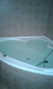 a bath tub filled with water in a bathroom at La casa de Angelita in Trelew