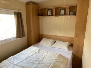 Letto o letti in una camera di Stacaravan Middelkerke