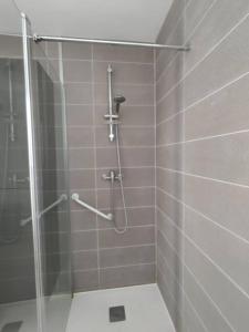 a bathroom with a shower with a glass door at Gite des 2 chênes entre Avenue verte, Lacs, Piscine et Casino in Forges-les-Eaux