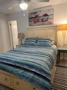 Katil atau katil-katil dalam bilik di Direct ocean front view 1 bedroom Open Pool Ocean J
