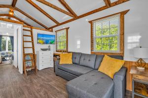 a living room with a couch and a desk at Yacht Haven in Marathon