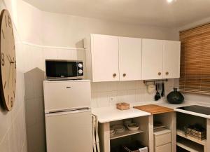 A kitchen or kitchenette at El ático de Concha
