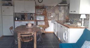 Köök või kööginurk majutusasutuses L'Escale Cotinarde