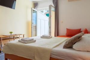 Fotografie z fotogalerie ubytování Studio with Sea view for 2-3 people by the Water v destinaci Baška Voda