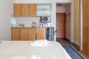 Fotografie z fotogalerie ubytování Studio with Sea view for 2-3 people by the Water v destinaci Baška Voda