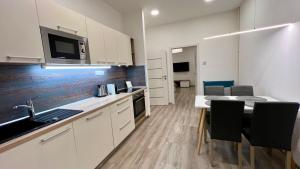 Kuchyňa alebo kuchynka v ubytovaní Ella Appartement