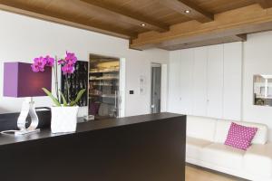 a living room with a black counter and a couch at Hotel Tirolerhof in Rodengo