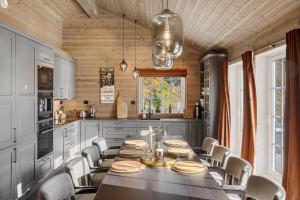 Exclusive Family cabin with view and beautiful Norwegian nature 레스토랑 또는 맛집