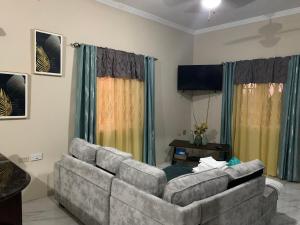 a living room with a couch and a television at TOWNHOUSE GET-a-WAY in Mandeville