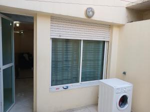a washing machine sitting next to a window at Chambre privative dans un appartement partagé in Casablanca
