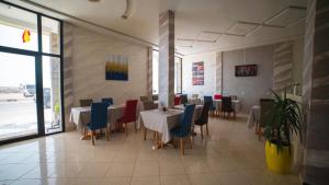 Reštaurácia alebo iné gastronomické zariadenie v ubytovaní Hotel Fyndy Dakhla