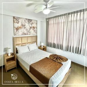 a bedroom with a bed and a ceiling fan at Costa Bella in Ilo