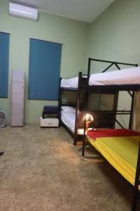 Postel nebo postele na pokoji v ubytování Barrio Antiguo Hostel HK