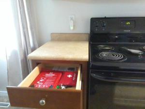 Kitchen o kitchenette sa Sweethome - 10 min to Rogers Place & so much more