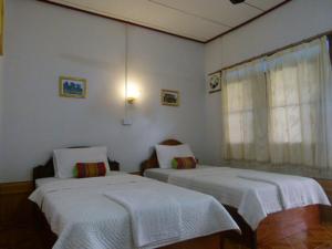 מיטה או מיטות בחדר ב-Khamphouy Guesthouse