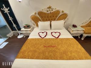 เตียงในห้องที่ Hoàng Gia I Hotel - Yên Xá - by Bay Luxury