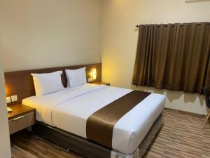 Ένα ή περισσότερα κρεβάτια σε δωμάτιο στο T HOTEL KUALANAMU