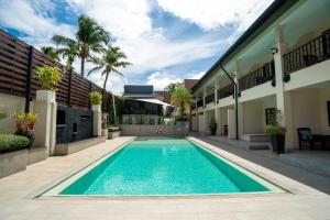 Bazén v ubytování Naiya Buree Boutique Resort nebo v jeho okolí