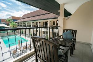 Bazén v ubytování Naiya Buree Boutique Resort nebo v jeho okolí