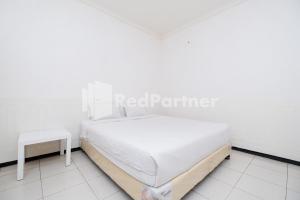 Postel nebo postele na pokoji v ubytování Dukuh Kupang Residence Mitra RedDoorz