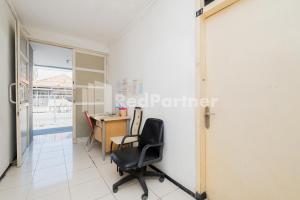 Fotografie z fotogalerie ubytování Dukuh Kupang Residence Mitra RedDoorz v destinaci Surabaja