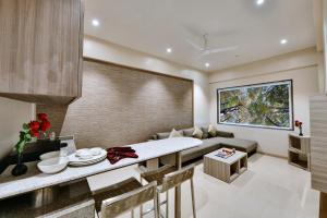 Χώρος καθιστικού στο Click Hotel Pithampur
