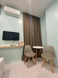 TV a/nebo společenská místnost v ubytování Torres Traveller's Inn