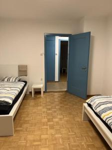 Cama ou camas em um quarto em CH01 Schönes Apartment nahe Zentrum Basel