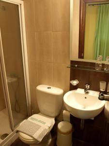 Koupelna v ubytování Hotel Filoxenia