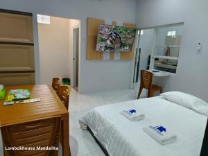 Lombokhouse Mandalika客房内的一张或多张床位