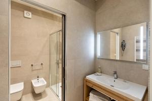 Ένα μπάνιο στο Palazzo 7 Centro Storico NO Pet Friendly Apartment +38 φωτογραφίες