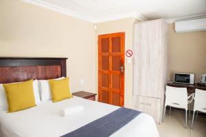 Postel nebo postele na pokoji v ubytování Smart B&B in Turfloop Mankweng