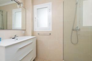 Ένα μπάνιο στο Sun and Beach - Alcúdia +28 φωτογραφίες