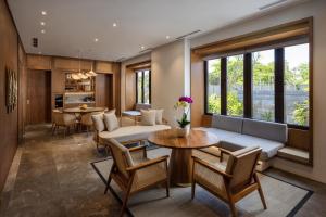 Posezení v ubytování Sumitra Luxury Villas & Resort by Pramana