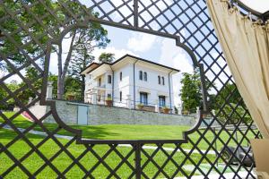 a view of a house through a fence at Villa Angela Luxury Relax in Desenzano del Garda