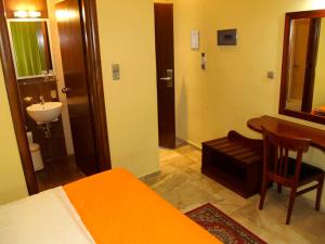 Postel nebo postele na pokoji v ubytování Hotel Filoxenia