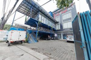 a building with a car parked inside of it at RedDoorz at Kandaga 80 near Stadium Arcamanik in Bandung