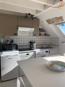 Virtuvė arba virtuvėlė apgyvendinimo įstaigoje T2 - T3 Vue exceptionnelle - Centre ville de Dinard