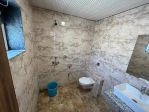 a bathroom with a toilet and a sink at Hotel Pratap Heights in Rānchī