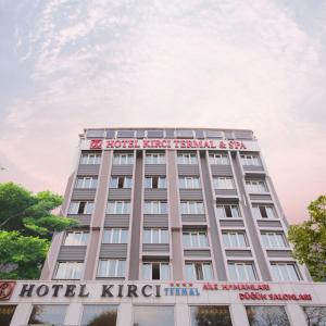 Hotel Kırcı Termal & Spa في بورصة: فندق kiryat kiryat hotel kiryat hotel kiryat