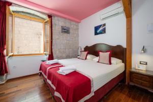 Voodi või voodid majutusasutuse Heritage Hotel Tragos toas