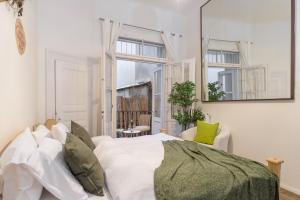 Postel nebo postele na pokoji v ubytování Stylish 4-rooms apartment Prague