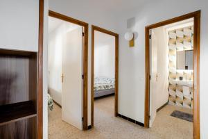 Posteľ alebo postele v izbe v ubytovaní Luxury private Villa 25m Pool, Gym, 200m to Beach
