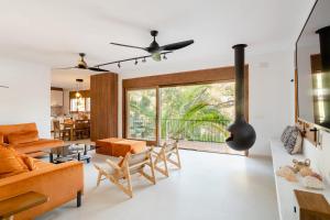 Posedenie v ubytovaní Luxury private Villa 25m Pool, Gym, 200m to Beach