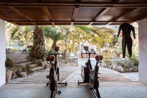 Posilňovňa alebo fitness centrum v ubytovaní Luxury private Villa 25m Pool, Gym, 200m to Beach