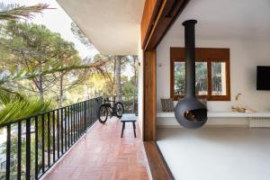 Balkón alebo terasa v ubytovaní Luxury private Villa 25m Pool, Gym, 200m to Beach