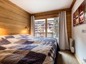 En eller flere senge i et værelse på Appartement Val-d'Isère, 3 pièces, 6 personnes - FR-1-694-132