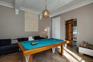 a living room with a pool table and a couch at La Papautiere in Carignan